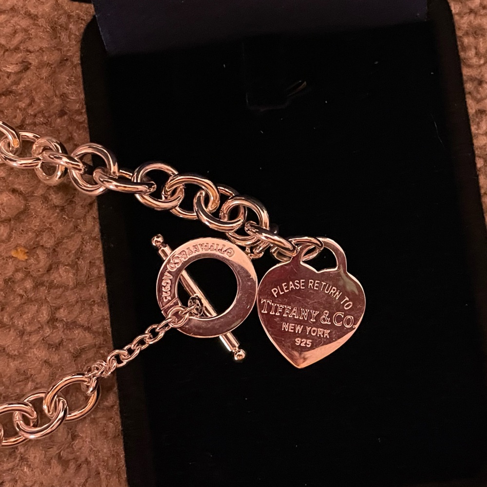 Authentic Tiffany necklace! Brand new, never worn. Comes with original box.